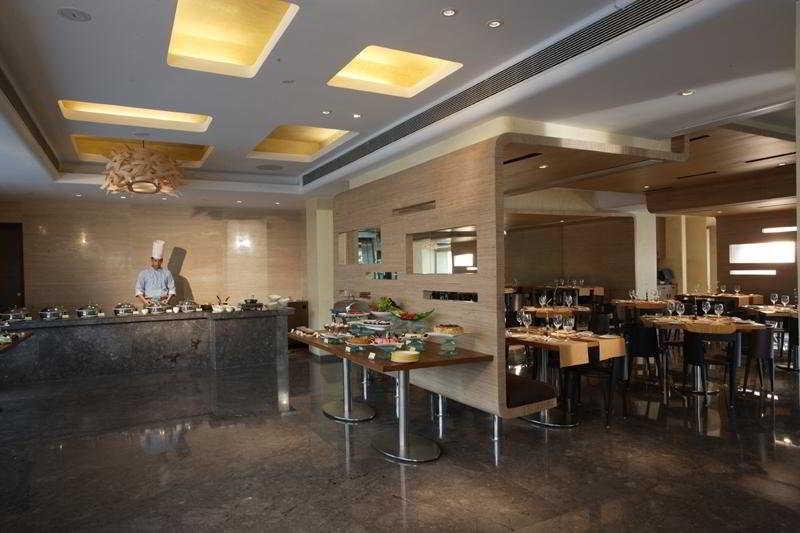 Mosaic Hotel, Noida Restaurant photo