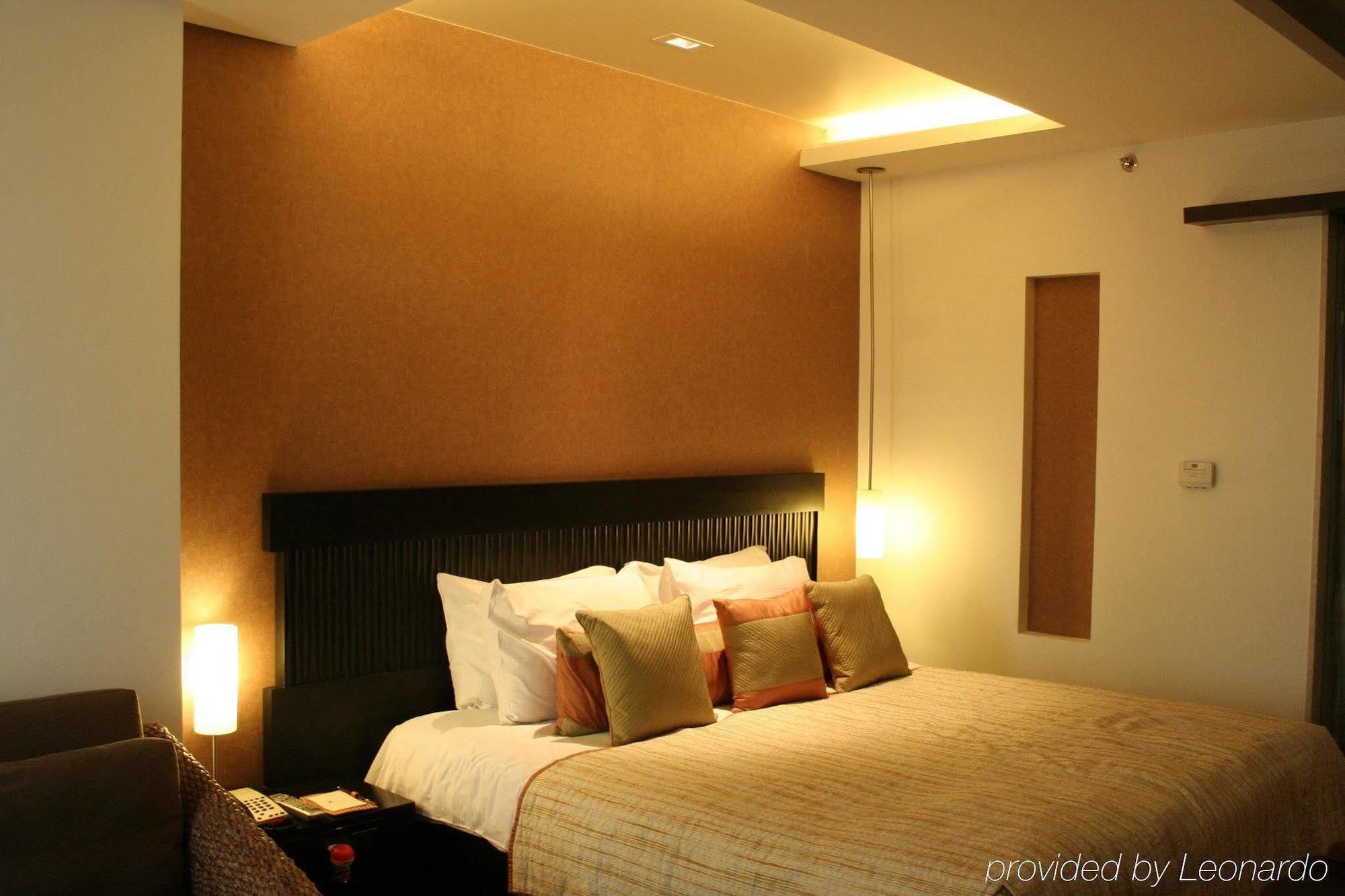 Mosaic Hotel, Noida Room photo